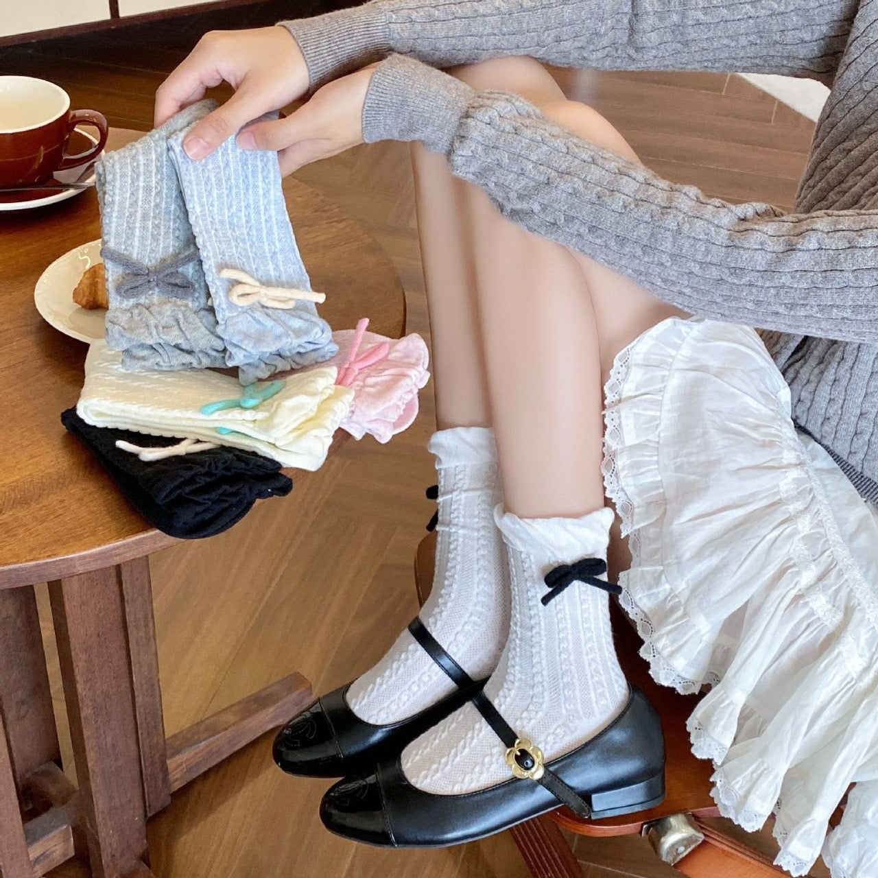 Elegant&Sweet Ruffled Crew Socks