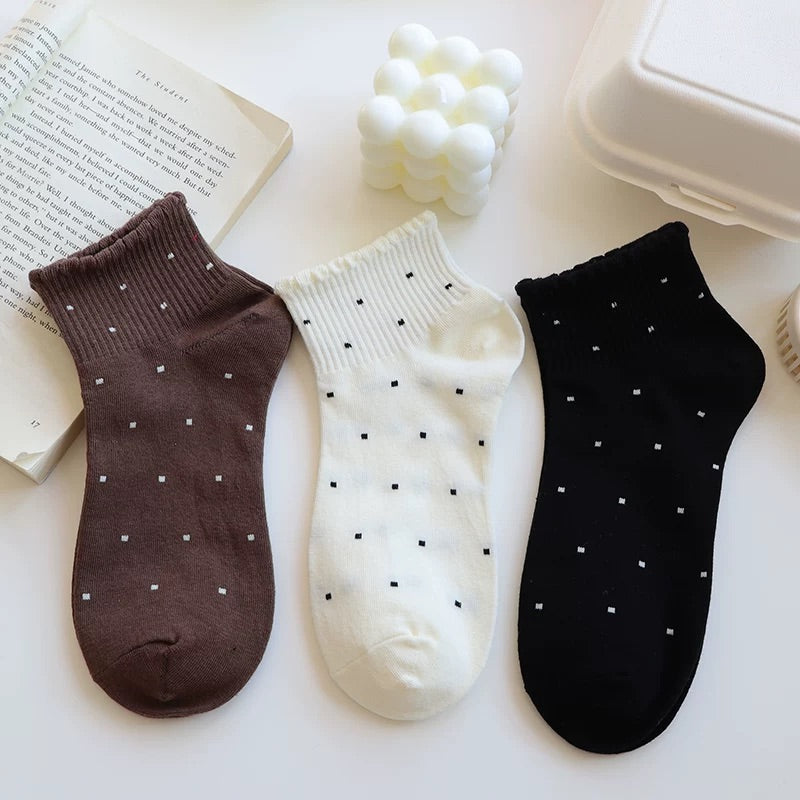 Minimalist Dot Ankle Socks