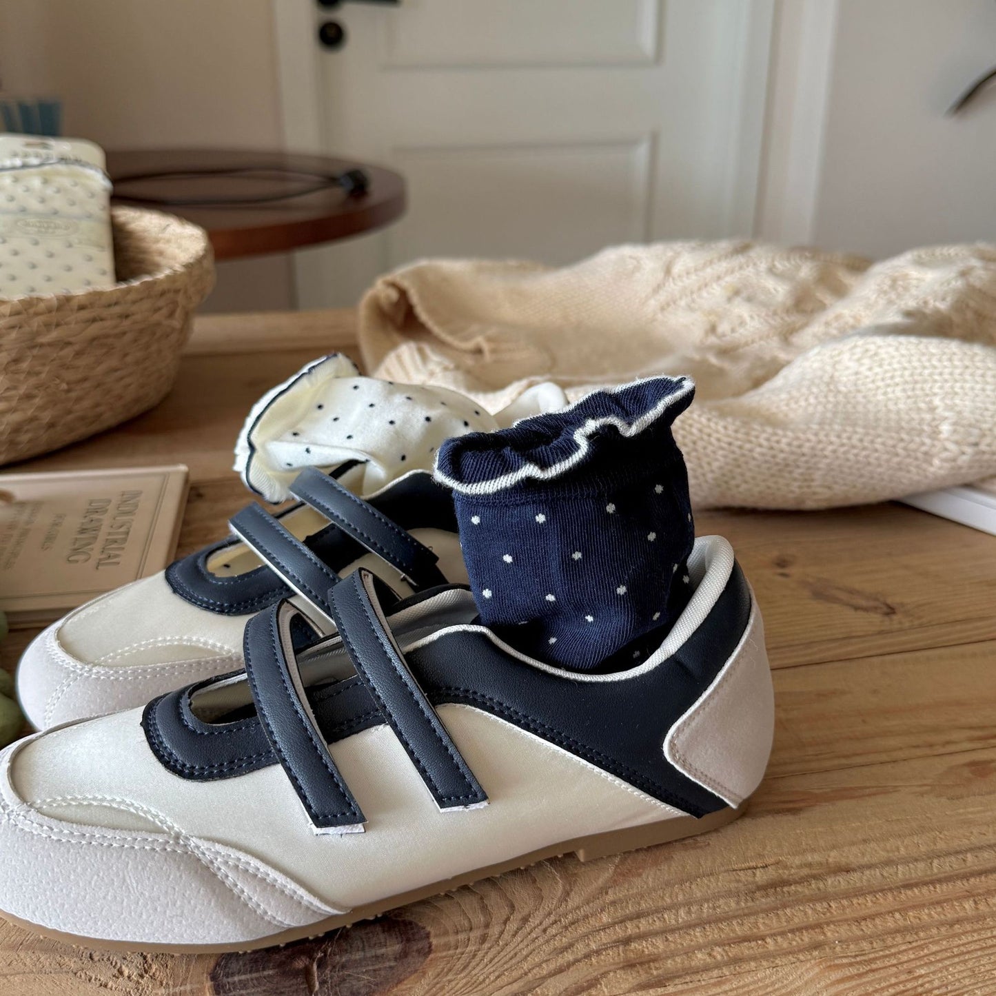 Polka Dot Elegant Edge Crew Socks