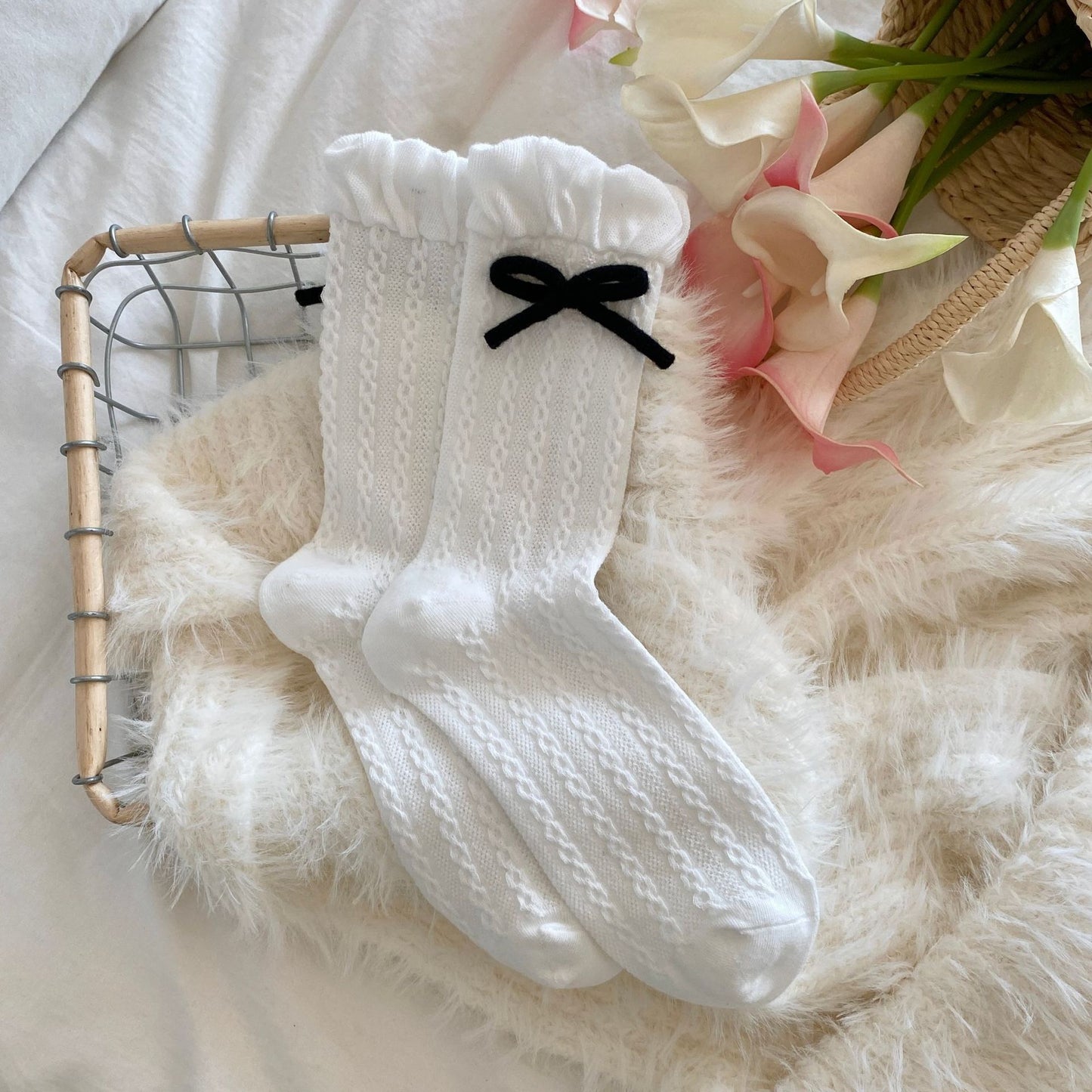 Elegant&Sweet Ruffled Crew Socks